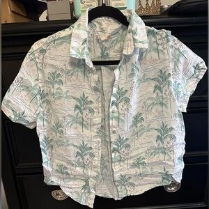 Casual linen shirt with palm trees
